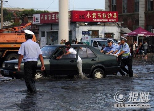 黑龍江齊齊哈爾遭暴雨襲擊 部分道橋受損(圖)