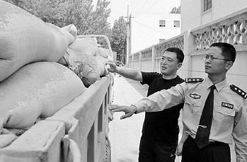 民警查獲的假水泥。