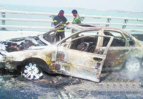 沃爾沃轎車(chē)被燒成了空架子