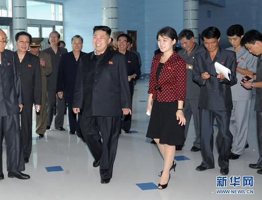 金正恩攜夫人視察游樂園 夫人李雪珠端莊優(yōu)雅