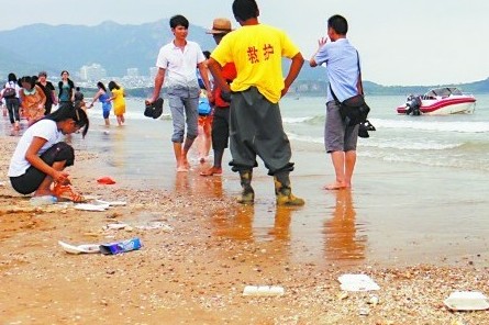 青島海水浴場衛(wèi)生條件差 價(jià)格亂設(shè)施不完善