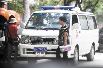 黑救護車多渠道攔病人坐地起價 毆打正規(guī)急救員