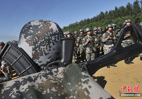 解放軍老虎連演練登島沖鋒 24次奪世界賽事冠軍