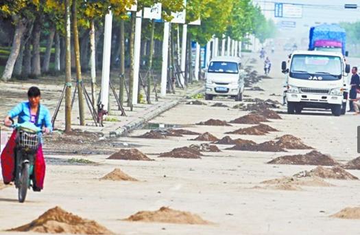 膠南遭遇200年一遇暴雨 被淹汽車擠爆修理廠