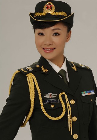 宋祖英軍銜與陳思思同級(jí) 揭軍旅女歌手真正軍銜