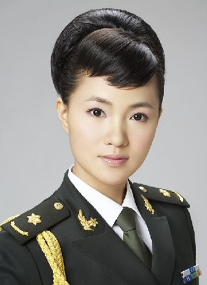 宋祖英軍銜與陳思思同級(jí) 揭軍旅女歌手真正軍銜