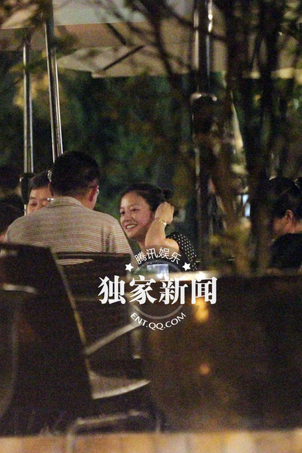 趙薇坐百萬(wàn)改裝奔馳出行 富婆房車(chē)越野都有