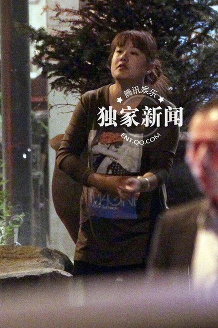 莫少聰攜小其20歲嫩妻就餐 可愛女兒首曝光