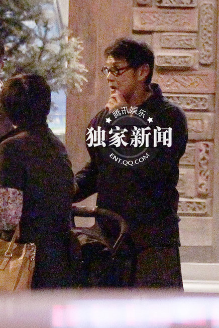 莫少聰攜小其20歲嫩妻就餐 可愛女兒首曝光