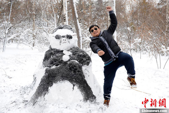 市民堆鳥叔雪人跳騎馬舞