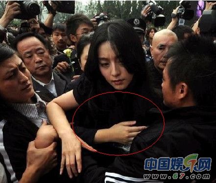 女星的尷尬 被揩油有苦說不出