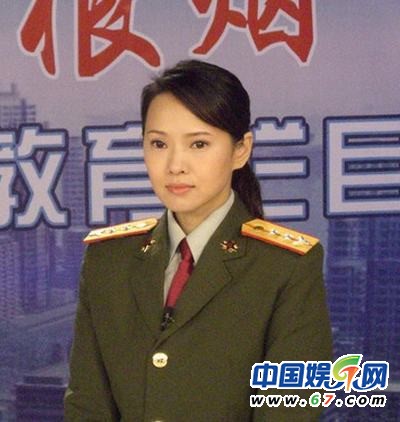 眾女星制服誘惑大比拼 baby女仆裝范冰冰警花李玟護(hù)士服