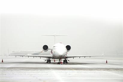 雪阻高速機場車站青島交通告急 28條高速路關(guān)閉