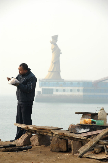 小麥島流浪王 中國(guó)阿甘騎三輪走中國(guó)