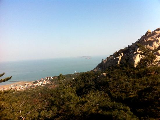 嶗山景區(qū)迎出游高峰 碧空如洗心曠神怡