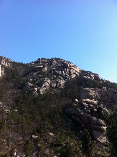 嶗山景區(qū)迎出游高峰 碧空如洗心曠神怡