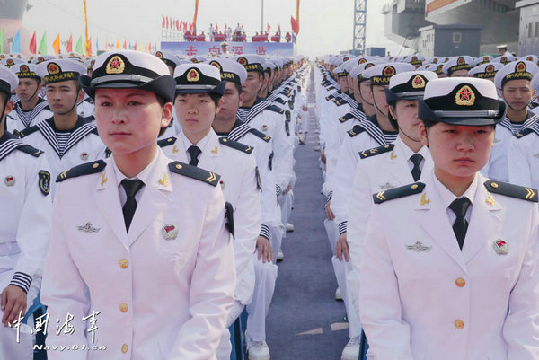 資料圖：中國(guó)遼寧艦上的女兵。