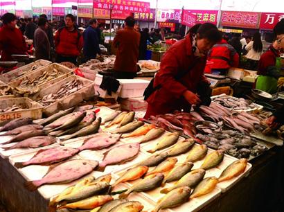 青島海鮮味美量少價(jià)高一些商販打著“本地”的旗號(hào)撈錢