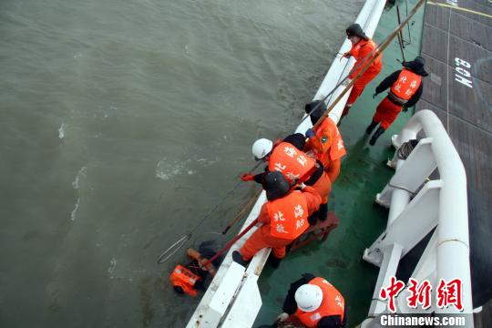 渤海集裝箱船沉船 14人落水12人遇難