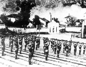 1943年10月，中國遠(yuǎn)征軍第二次入緬作戰(zhàn)。圖為在云南新凱附近加緊訓(xùn)練的遠(yuǎn)征軍。