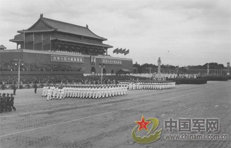 1955年國慶：實行軍銜制 換裝大閱兵