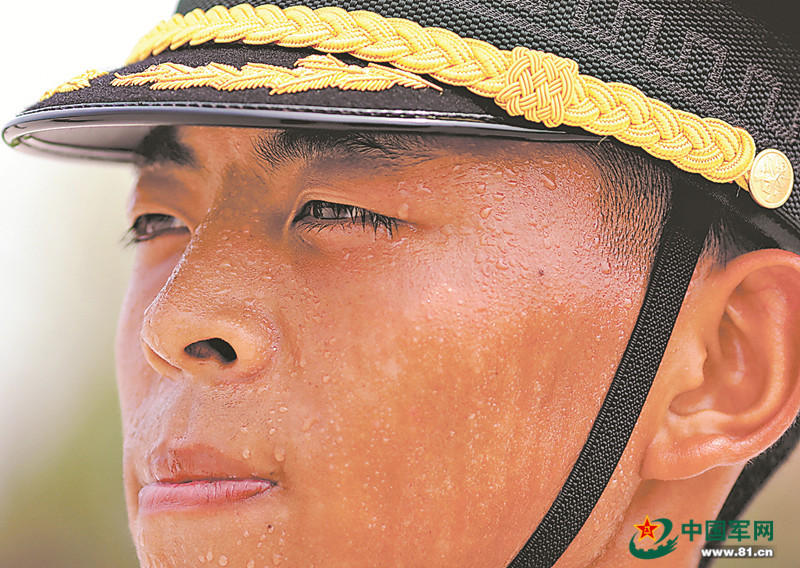 組圖：走進(jìn)閱兵基地 受閱官兵訓(xùn)練時汗如雨下