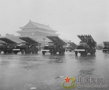 1956年國(guó)慶閱兵 大雨振軍容(組圖)