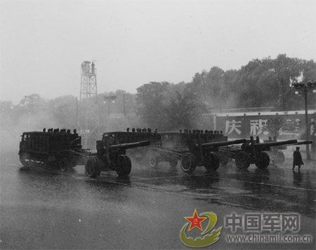 1956年國(guó)慶閱兵 大雨振軍容(組圖)