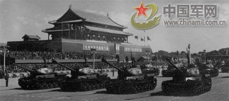 1958年國慶閱兵 民兵方隊規(guī)模空前