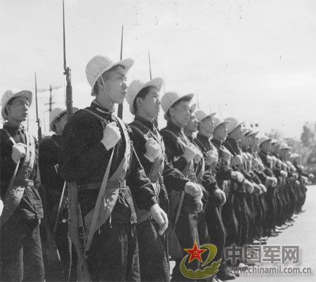 1958年國(guó)慶閱兵 民兵方隊(duì)規(guī)模空前