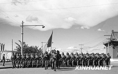 1951年國(guó)慶2周年閱兵(組圖)