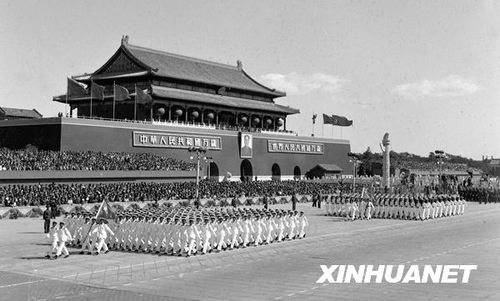 1958年國慶閱兵 民兵方隊(duì)規(guī)?？涨?組圖)