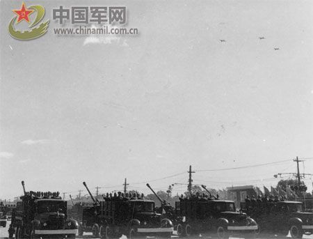 1958年國慶閱兵 民兵方隊(duì)規(guī)模空前(組圖)