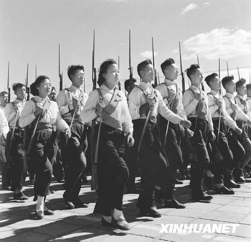 1958年國慶閱兵 民兵方隊(duì)規(guī)模空前(組圖)