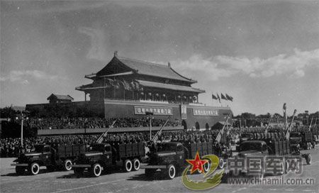 1958年國慶閱兵 民兵方隊(duì)規(guī)模空前(組圖)