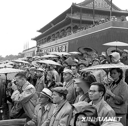 1956年國(guó)慶閱兵 大雨振軍容(組圖)