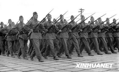 1955年國慶：實行軍銜制 換裝大閱兵