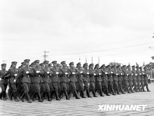 1955年國慶：實行軍銜制 換裝大閱兵