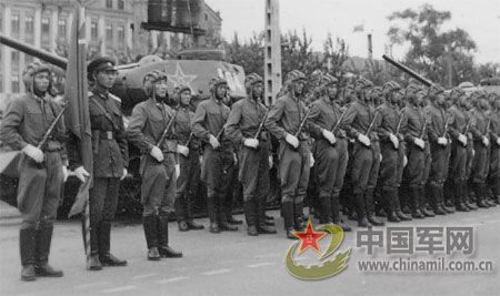 1955年國慶：實(shí)行軍銜制 換裝大閱兵