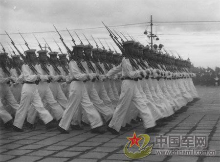 1955年國慶：實(shí)行軍銜制 換裝大閱兵