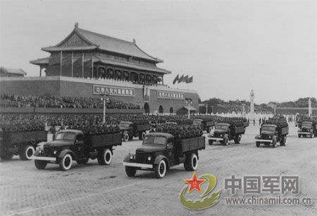 1955年國慶：實(shí)行軍銜制 換裝大閱兵