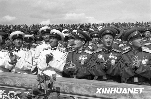 1955年國(guó)慶：實(shí)行軍銜制 換裝大閱兵